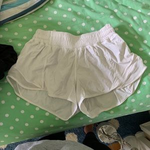 Lululemon Hotty Hot Short II 2.5”